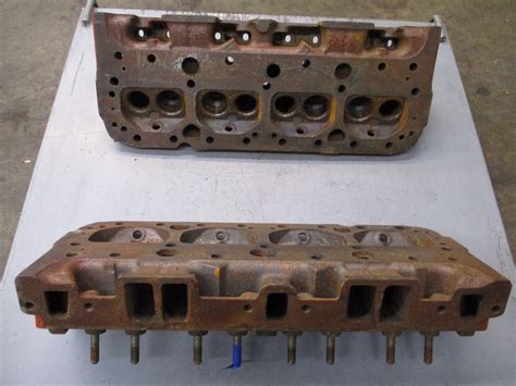 1957 1958 Sbc Chevy Cylinder Heads 3731554 Corvette 283 Staggered Bolt