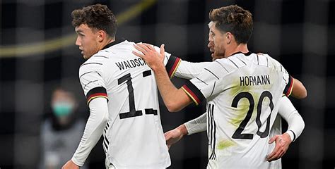 Deutschland spielt in neuen trikots. DFB-Team: Wer schafft es in den Kader zur EURO 2021? | bwin