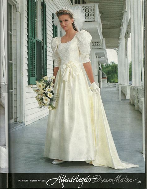 Https://tommynaija.com/wedding/vintage 1990 Wedding Dress