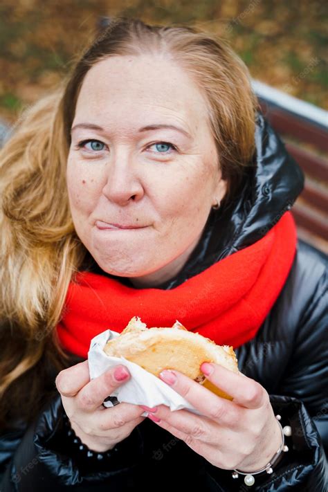 Premium Photo Girlwoman Eating Big Hamburgercheeseburgerjunk Fatty