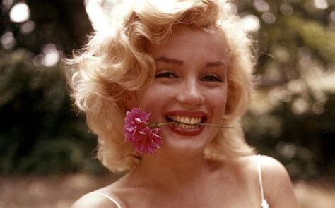 Marilyn Flower In Mouth Marilyn Monroe Hollywood Penteado Casamento