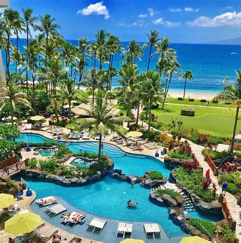 The Best Honeymoon Hotels And Resorts In Hawaii Martha Stewart Weddings