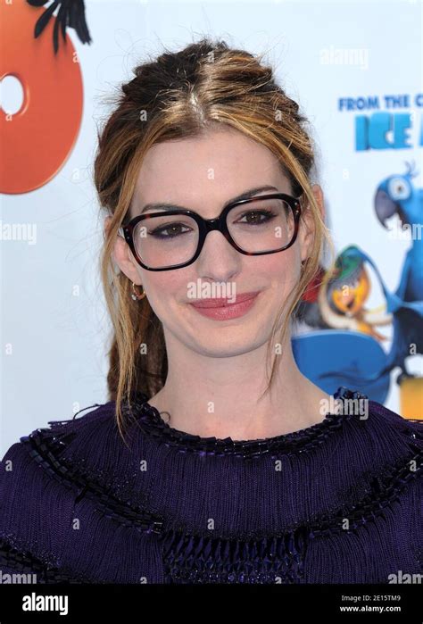 Anne Hathaway Attends The Premiere Of Rio At The Chinese Theatre In