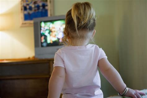 Kids And TV: Watching An Extra Hour Can Harm Kindergarten Performance ...