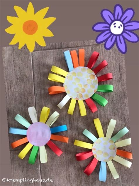 Wählen sie für solche fälle einfache bastelideen wie diese. Bunte Fensterblumen basteln in 2020 | Blumen basteln ...