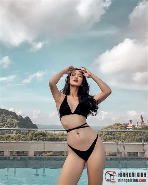 Top ảnh Gái Xinh Mặc Bikini Mỏng Siêu Nhỏ Xuyên Thấu Lọt Khe Hình Nền Hoa Hồng Full Hd