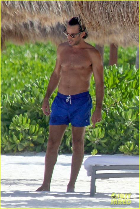 Photo Aaron Diaz Shirtless At The Beach In Cancun 05 Photo 4483319
