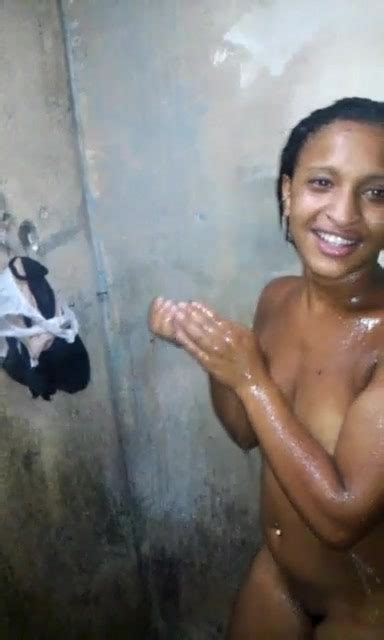 Novinha Pelada No Banho Gravou Vídeo Caseiro Rebolando Toda Molhadinha