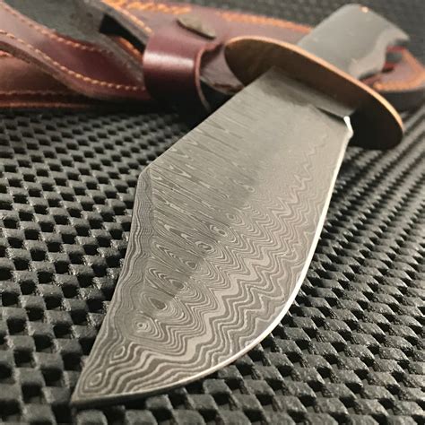 125 Full Tang Damascus Steel Bowie Knife