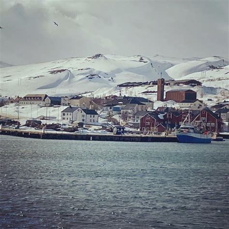 Vistas Desde El Barco Hasta La Costa Del Batsfjord Foto De Archivo