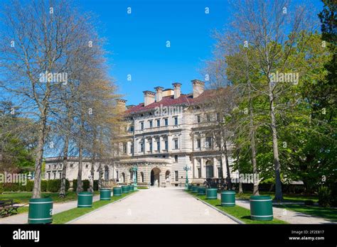 The Breakers Is A Vanderbilt Mansion In Gilded Age With Neo Italian