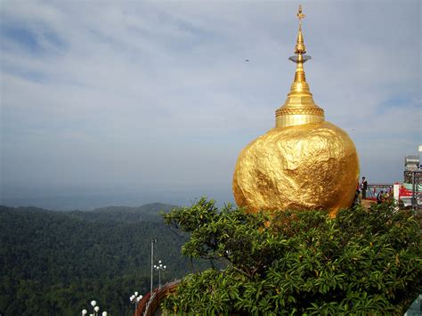 Asisbiz Myanmar Mon State Kyaiktiyo Pagoda Golden Rock 2009 01