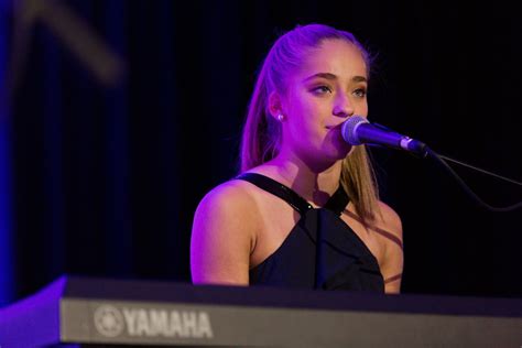Watch Brynn Cartelli Perform New Single ‘grow Young On ‘the Voice