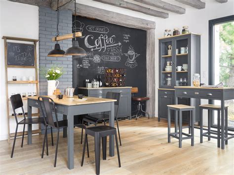 Une étagère murale industrielle est le parfait compromis entre style et fonctionnalité. esprit cuisine etagere