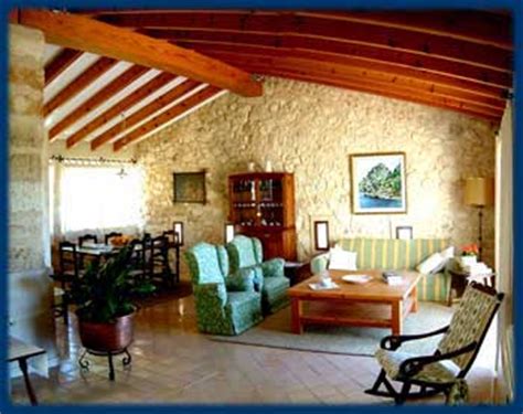 10 huéspedes · 5 dormitorios · 7 camas · 3 baños. Absolut Baleares Casa Rural Sa Boleda en Mallorca ...