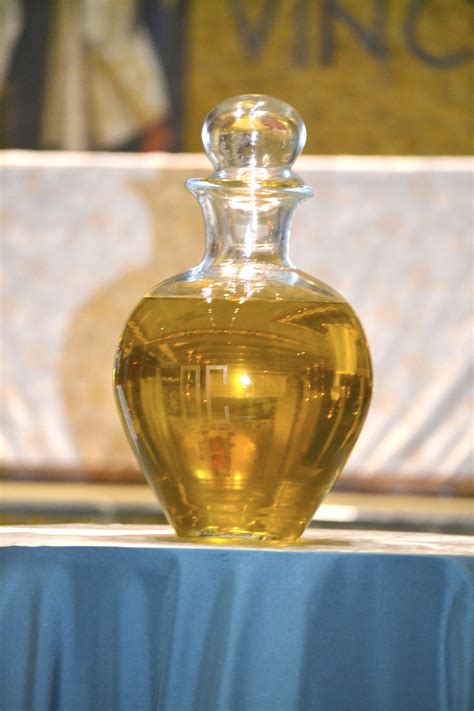Holy Week Liturgies Highlight Beauty Of The Church Catholic Telegraph