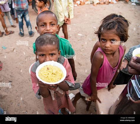 Poor Children At A Food Distribution Camp In New Delhi India Stock