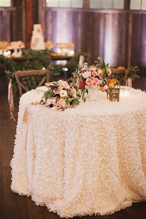 31 Romantic Wedding Table Setting Ideas For Couples