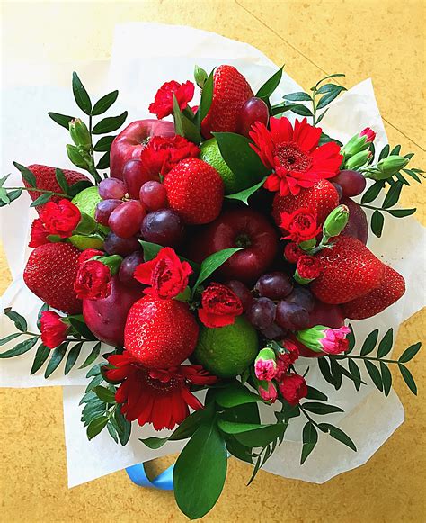 Букет из фруктов цветов и ягод Fruit Bouquet Ideas Fruit Flowers