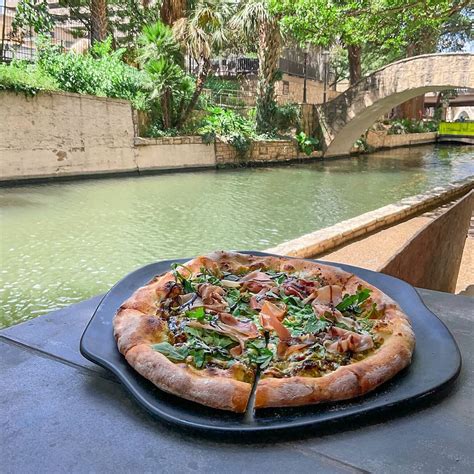 Fiume Brings Texapoletana Pizza To San Antonio River Walk