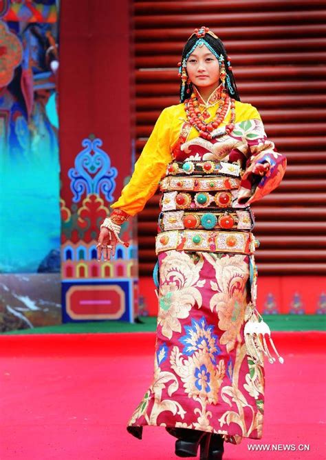 Folk Costumes Show Hosted In Tibet 1 Cn