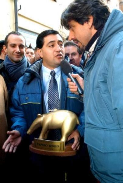 Byron aldemar moreno ruales (born november 23, 1969 in quito) is a former ecuadorian football referee, best known for officiating the italy vs south korea match in the 2002 fifa world cup, a. Byron Moreno, il Narcos dal fischietto facile