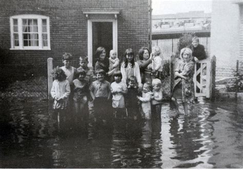 The Great Flood Of 1968 33 Rare Vintage Photos Show England In The Disaster Day ~ Vintage Everyday