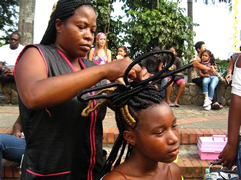 Some smell faintly of coconut, some have a vaseline type of smell, some smell like cocoa butter and others of random hair product and some don't smell at all. The truth about black hair - African Arguments
