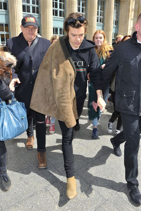 A leather chelsea boot can easily be dressed up or dressed down. Harry Styles Fanpage (luvnharrystyles) Instagram Posts ...