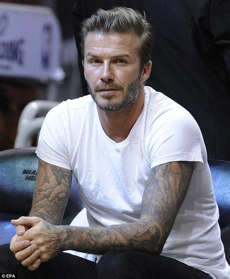 David Beckham Greeted By Fans At Miami Basketball Game Daily Mail Online