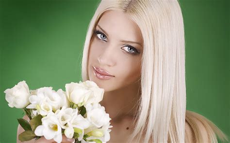 Fonds Decran 3840x2400 Freesia Roses Blondeur Fille Visage Maquillage Arrière Plan Coloré
