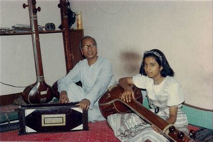 Sings the tune of love. Singer Shreya Ghoshal Childhood Pics - MERE PIX