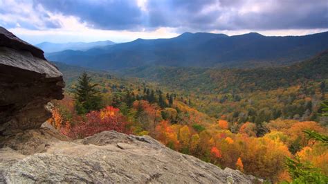 Scenic Time Lapse: Fall Foliage & Incredible Mountain Views - NetHugs.com