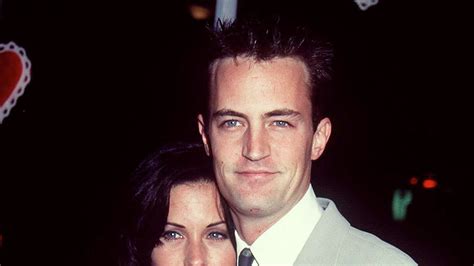 Did The Friends Cast Sleep Together In Real Life Matthew Perry Tells All Glamour Uk