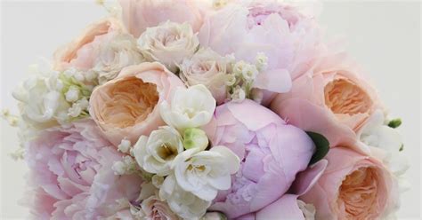 Divine Floréal Soft And Sweet Pastel Bouquet