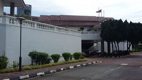 A prince (tunku), he was the fifth son of sultan abdul halim shah of kedah and was educated in england at cambridge. Mohd Faiz bin Abdul Manan: Memorial Tunku Abdul Rahman Putra