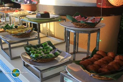Looking for best hotel buffet in penang 2021? Kampung Ku Ramadan Buffet, Flamingo Hotel By The Beach Penang