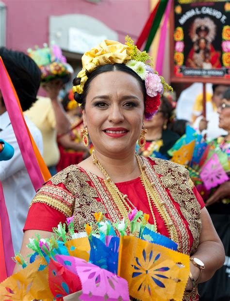Tehuana From Ixtepec A Zapotec Woman From Ixtepec Oaxaca Flickr