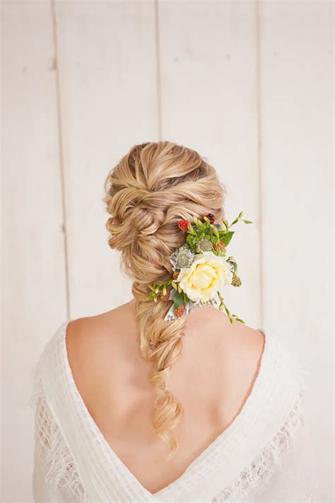 20 Gorgeous Wedding Hairstyles For A Summer Wedding