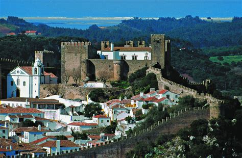 Once continental europe's greatest power, portugal shares commonalities—geographic and cultural—with the countries of both northern europe and the mediterranean. Viaje en autocaravana a Óbidos, el pueblo más bonito de ...