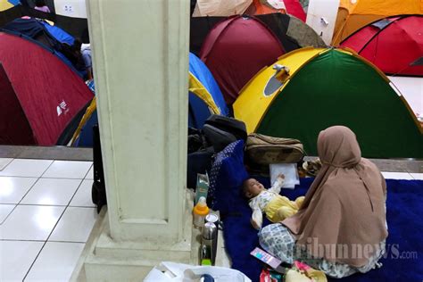 Uniknya Itikaf Menggunakan Tenda Di Masjid Habiburrahman Bandung Foto