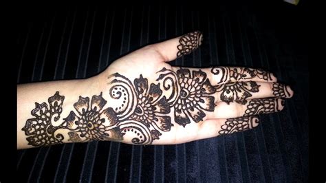 You can add layers or create a doddle around the same too! Arabic Floral Henna - Simple Flowers Fusion Style Mehndi ...