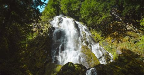 Moon Falls Trail Experience A Stunning Cascade In Oregon 10adventures