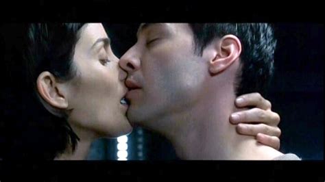 Carrie Anne Moss En Keanu Reeves In The Matrix Reloaded Film Favorites Movie Kisses Matrix