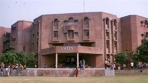 Fees Structure And Courses Of Amity University Noida 2021