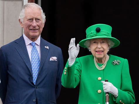 a new royal book reveals the late queen elizabeth ii left a final token for king charles iii