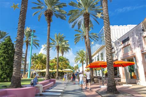 Lincoln Road Head To This Promenade To Shop Dine And People Watch