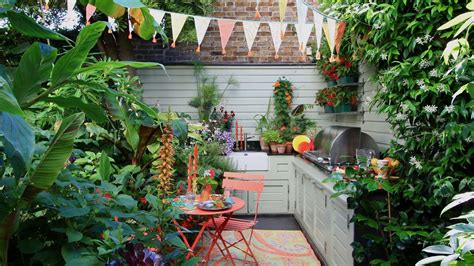 These Brilliant Courtyard Garden Ideas Could Transform Your Outdoor