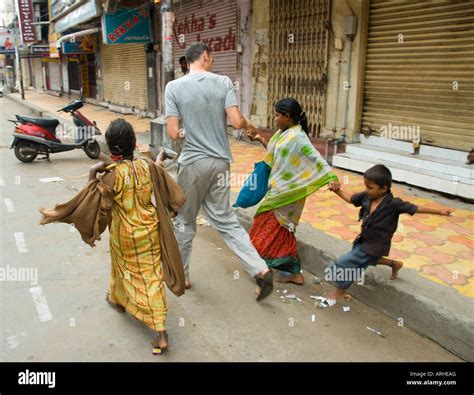 Child Beggars Tourist Hi Res Stock Photography And Images Alamy