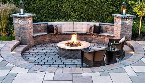 Wonderful Backyard Fire Pit Design Ideas With Comfortable